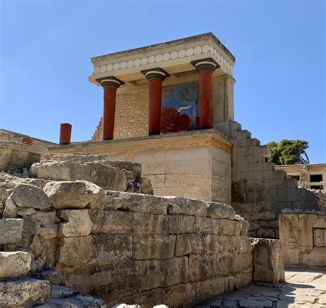 when was the palace of knossos discovered